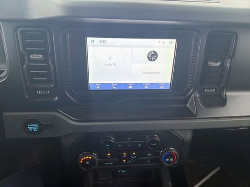 Used 2022 Ford Bronco Base image 9