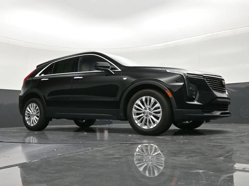 Certified 2024 Cadillac XT4 Luxury w/ Cold Weather Package FWD image 27