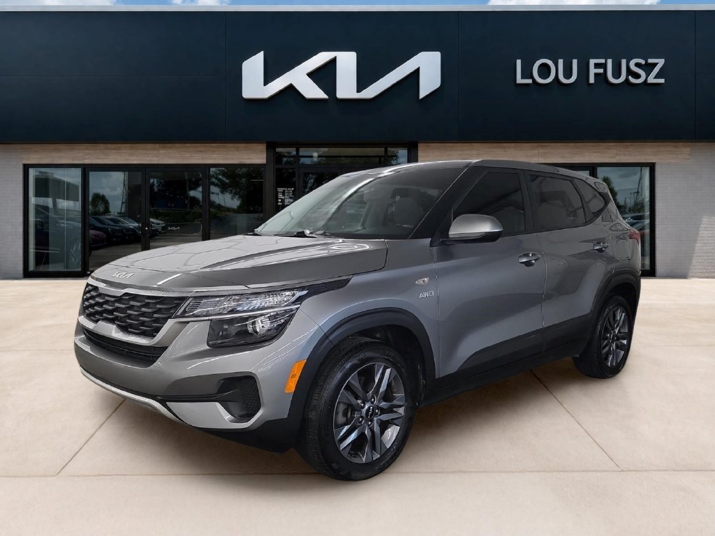 Used 2023 Kia Seltos LX AWD/4WD image 1