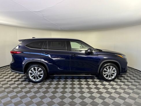 Used 2020 Toyota Highlander Limited FWD image 6