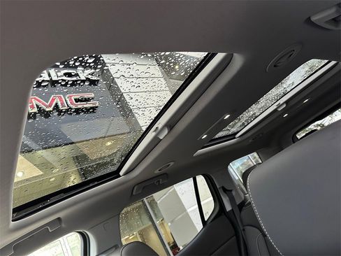 Used 2022 GMC Acadia SLT w/ Elevation Edition image 24