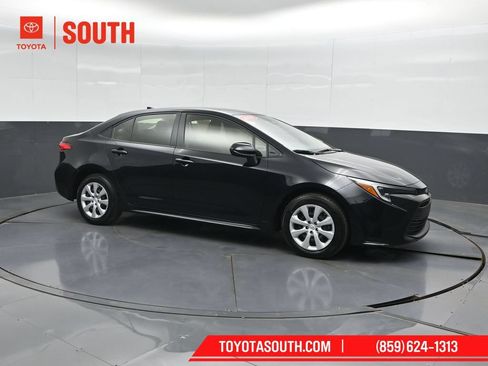 Used 2026 Toyota Corolla LE FWD image 1