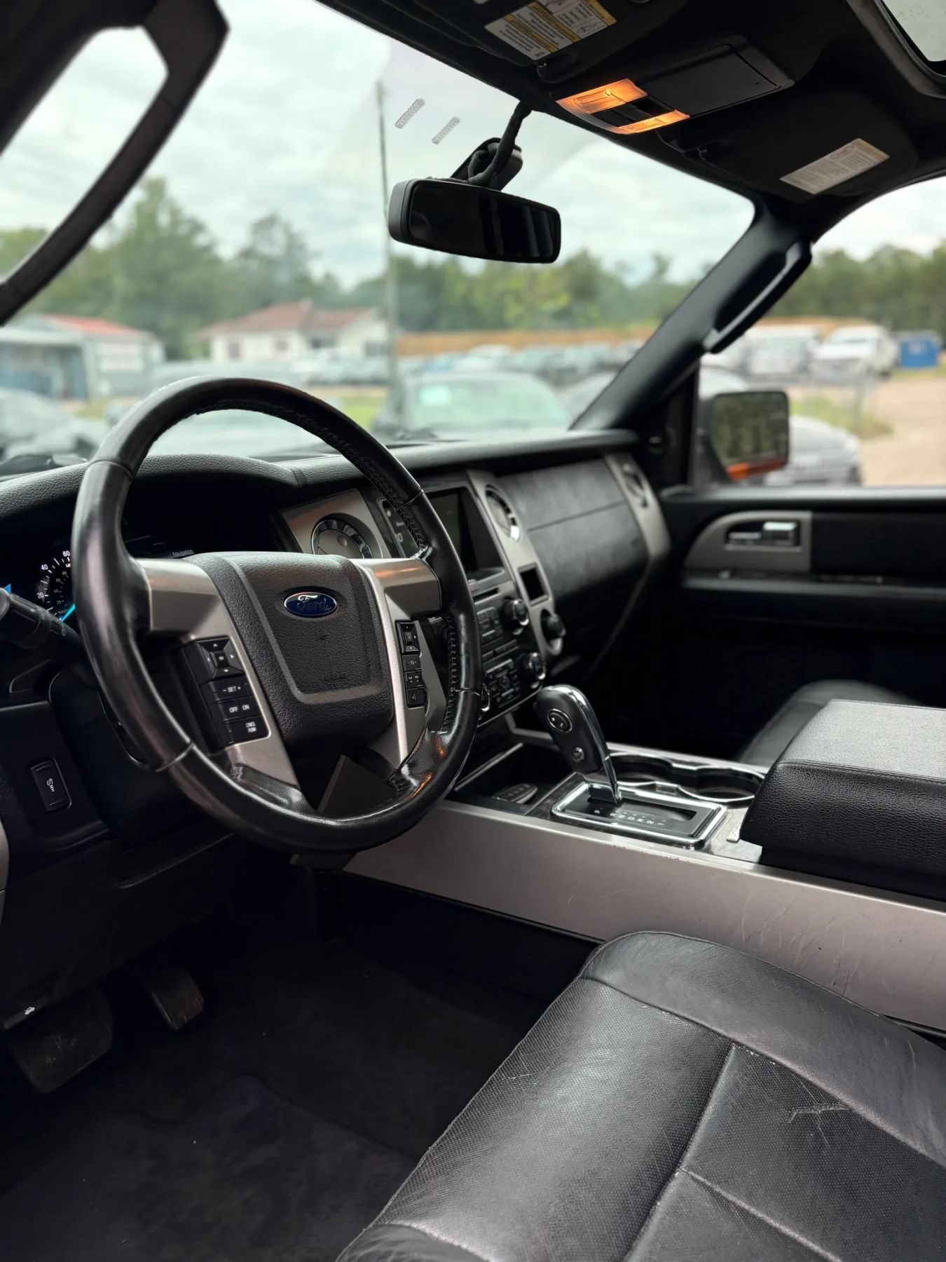 Used 2016 Ford Expedition Limited w/ Equipment Group 301A AWD/4WD image 12