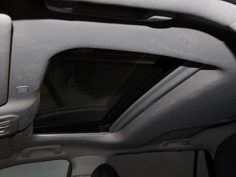 Used 2025 Toyota Highlander XLE AWD/4WD image 20