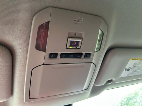 Used 2023 Toyota Highlander L FWD image 31