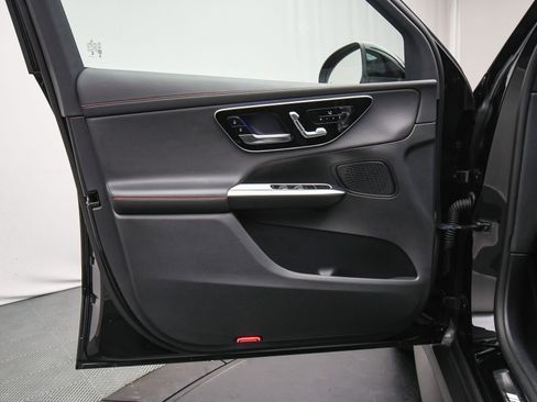 Used 2025 Mercedes-Benz GLC 43 AMG 4MATIC image 43