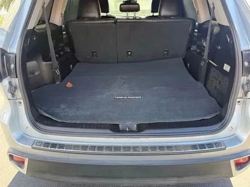 Used 2017 Toyota Highlander Limited Platinum w/ Carpet Mat Package FWD image 33