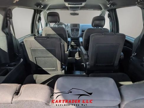 Used 2018 Dodge Grand Caravan SE FWD image 17