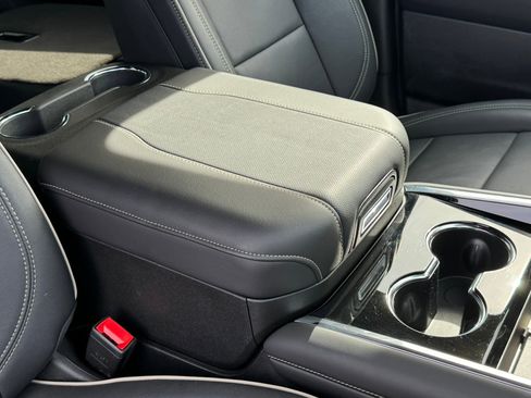 Used 2025 Chevrolet Tahoe Premier image 38