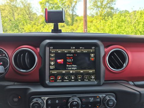 Used 2022 Jeep Gladiator Rubicon w/ Cold Weather Group image 31