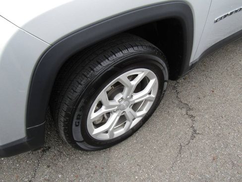 Used 2024 Jeep Compass Latitude AWD/4WD image 31