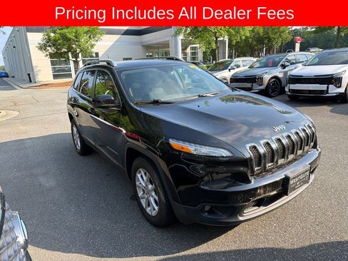 Used 2015 Jeep Cherokee Latitude w/ Cold Weather Group AWD/4WD image 1