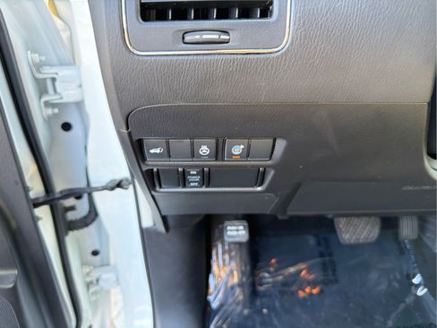 Certified 2023 Nissan Armada SL w/ Captain's Chairs Package AWD/4WD image 15