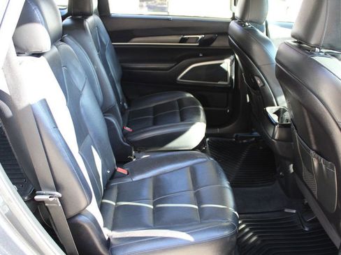 Used 2021 Kia Telluride EX w/ EX Premium Package image 17