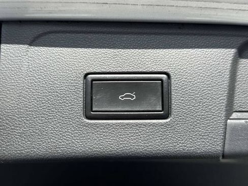 Used 2018 Volkswagen Atlas SE FWD image 33