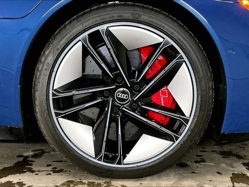 Used 2022 Audi RS e-tron GT image 12