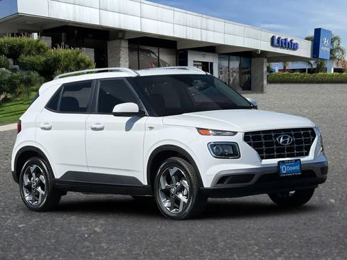 New 2025 Hyundai Venue SEL image 9