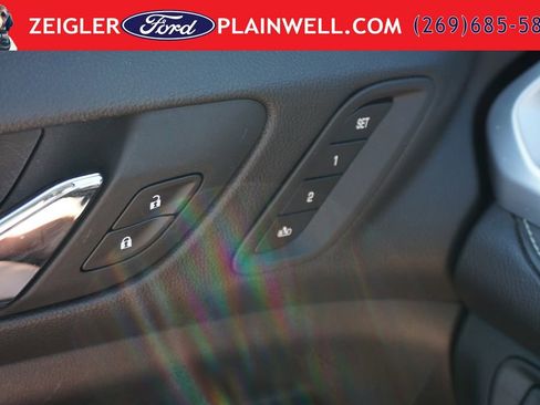 Used 2023 GMC Acadia SLT w/ Preferred Package AWD/4WD image 31