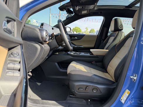 Used 2025 Chevrolet Equinox ACTIV w/ Safety and Technology Package FWD image 11
