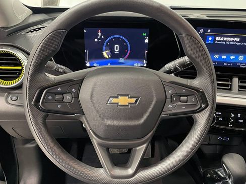 Used 2024 Chevrolet Trax LT image 28