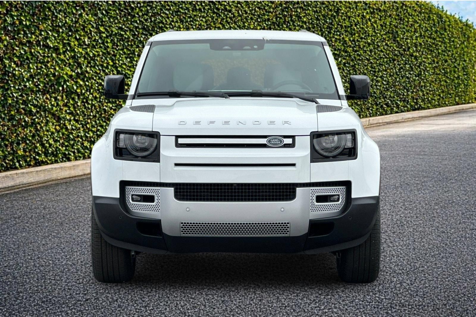 New 2025 Land Rover Defender 130 S AWD/4WD image 9