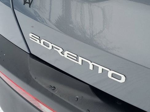 Used 2023 Kia Sorento LX image 6