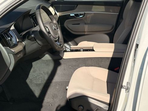 New 2026 Volvo XC90 T8 Plus image 5
