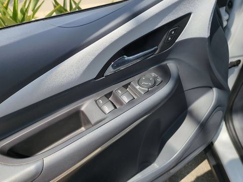 Used 2020 Chevrolet Bolt LT FWD image 21