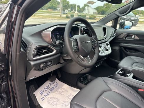 New 2026 Chrysler Pacifica Select image 63