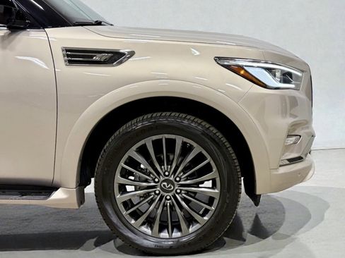 Used 2024 INFINITI QX80 Sensory image 5
