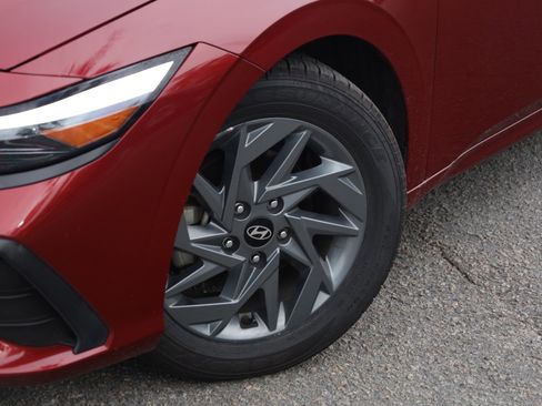 Used 2024 Hyundai Elantra SEL FWD image 14