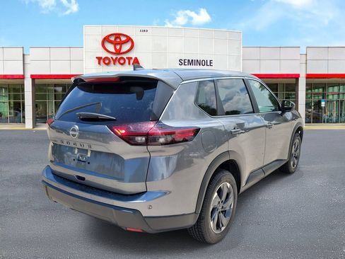 Used 2025 Nissan Rogue SV FWD image 3