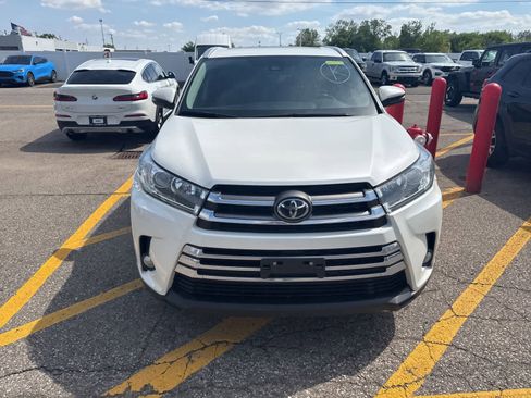 Used 2019 Toyota Highlander AWD V6 image 5