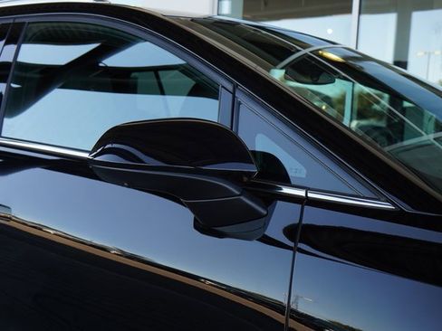 New 2025 Chevrolet Equinox EV LT image 11