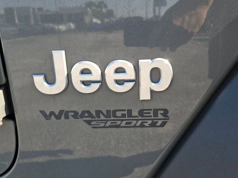 Used 2019 Jeep Wrangler Sport AWD/4WD image 14