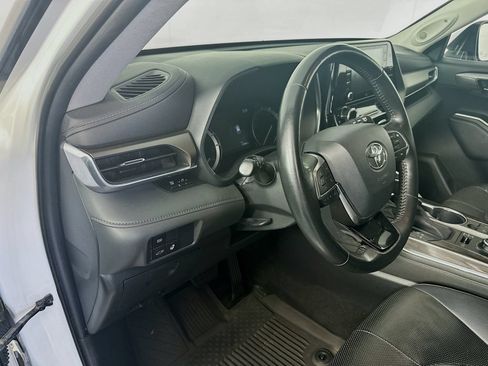 Used 2020 Toyota Highlander Limited AWD/4WD image 9