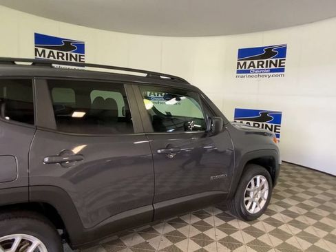 Used 2022 Jeep Renegade Latitude w/ Convenience Group AWD/4WD image 2