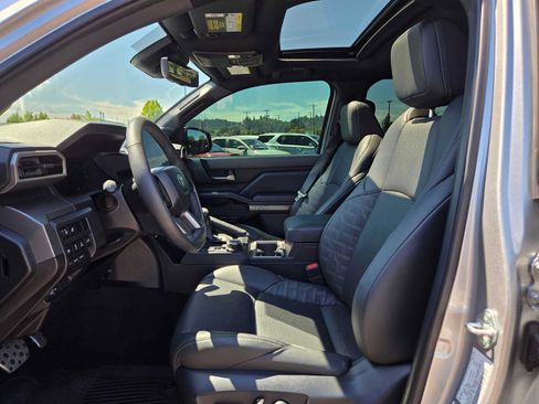 Used 2024 Toyota Tacoma TRD Sport w/ TRD Sport Premium Package AWD/4WD image 21