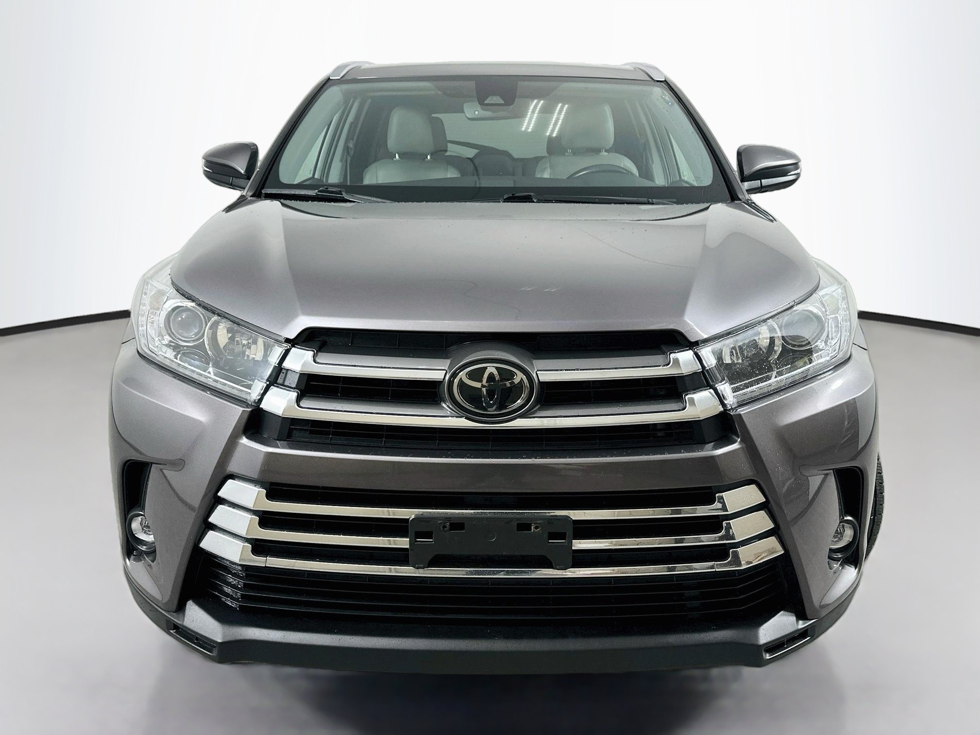 Used 2019 Toyota Highlander Limited w/ Carpet Mat Package (TMS) AWD/4WD image 2