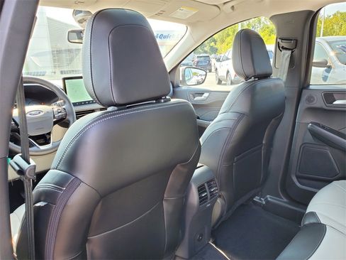 New 2025 Ford Escape SE w/ PHEV Premium Package image 28