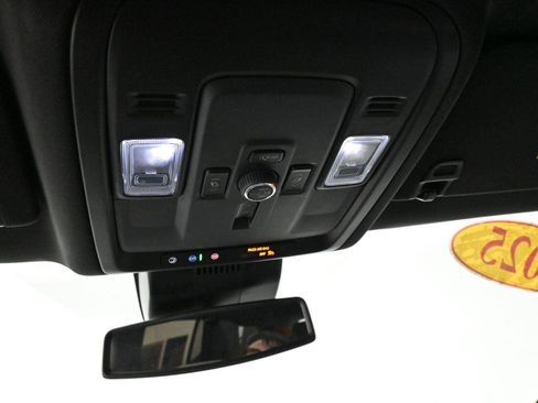 Used 2025 GMC Yukon Elevation image 29