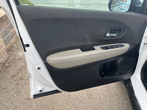 Used 2021 Honda HR-V LX image 18