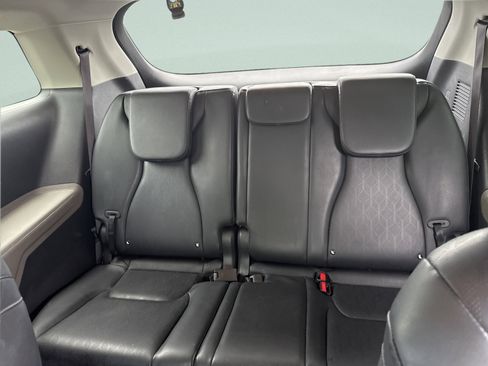 Used 2025 Kia Carnival FWD image 29