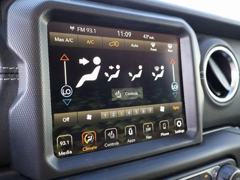 Used 2023 Jeep Wrangler Unlimited Sahara w/ Cold Weather Group image 32