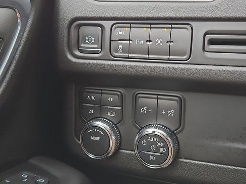 Certified 2024 GMC Yukon XL SLT image 24