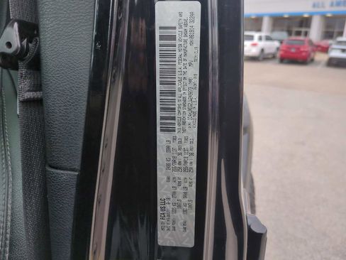 Used 2018 Jeep Wrangler Unlimited Sahara image 33