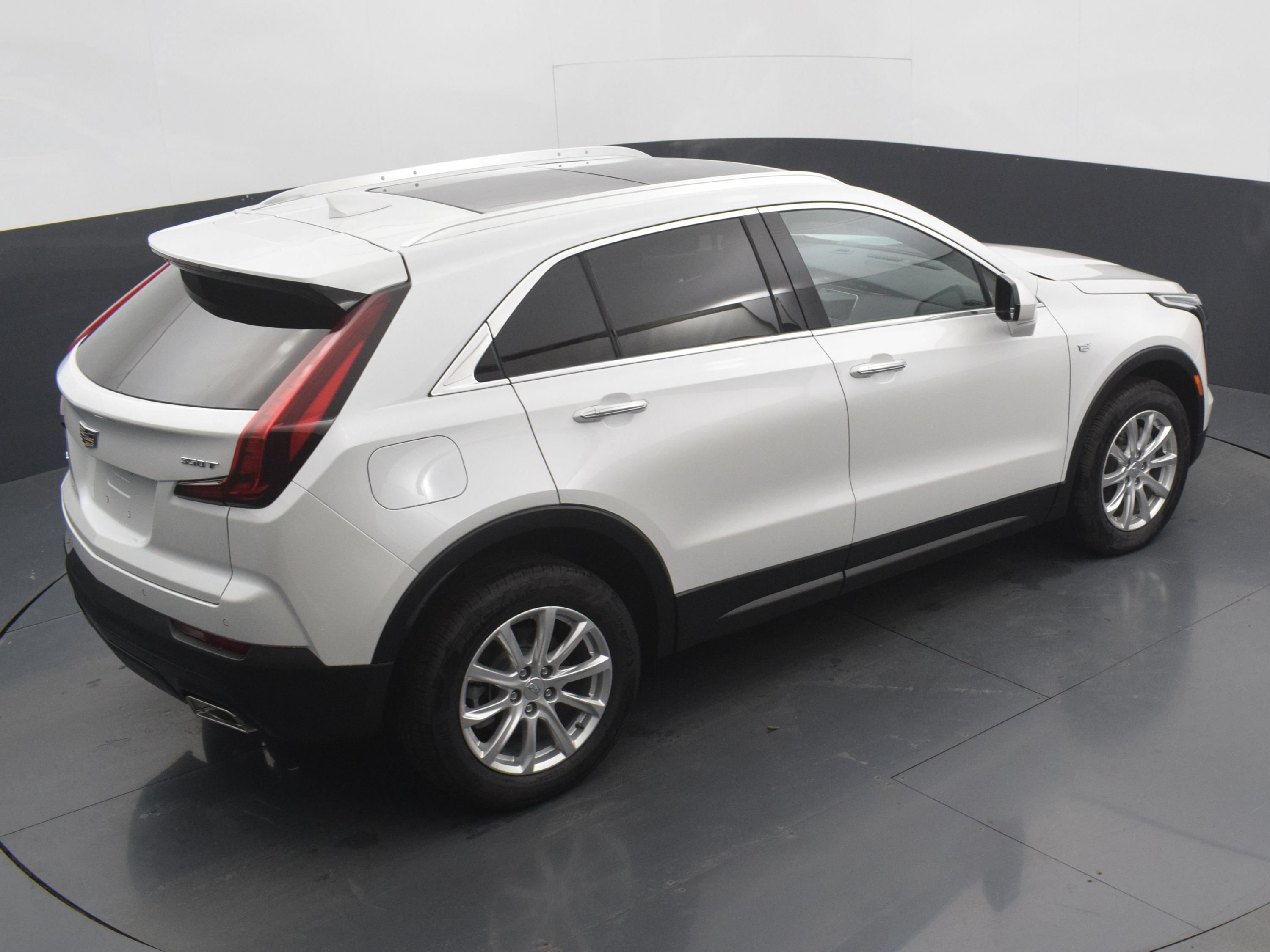 Used 2023 Cadillac XT4 Luxury w/ Cold Weather Package AWD/4WD image 27
