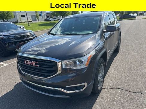 Used 2017 GMC Acadia SLE FWD image 2