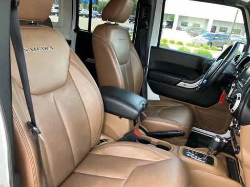Used 2018 Jeep Wrangler Unlimited Sahara w/ Max Tow Package AWD/4WD image 32