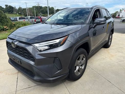 Used 2024 Toyota RAV4 XLE AWD/4WD image 3